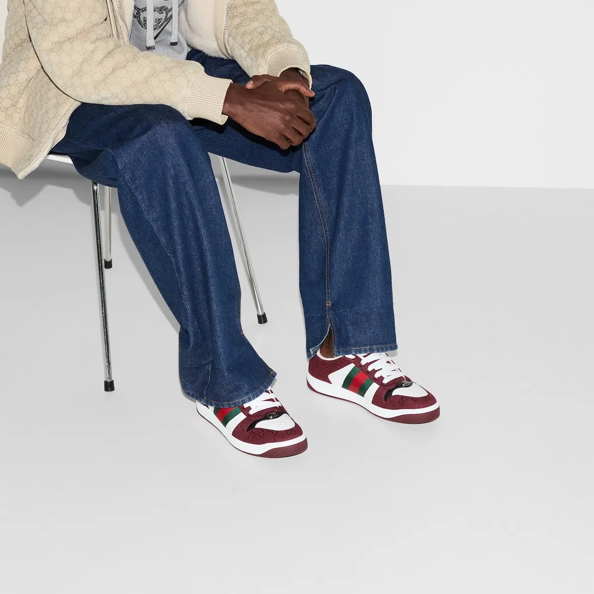 P620 Welcome to compare with the official website pictures directly. GUCCi 2025 latest Screener men's and women's web sneakers ♞size; 35~40.39~44 The Screener series of sneakers are inspired by the classic sneakers of the 1970s. They are named after the defensive movements in sports. They are decorated with striped webbing on the side and embellished with retro Gucci logos. Retro preppy silhouettes and fabrics inspired by nostalgic sportswear have been popular for decades, and these inspirations continue to inform the new collection.